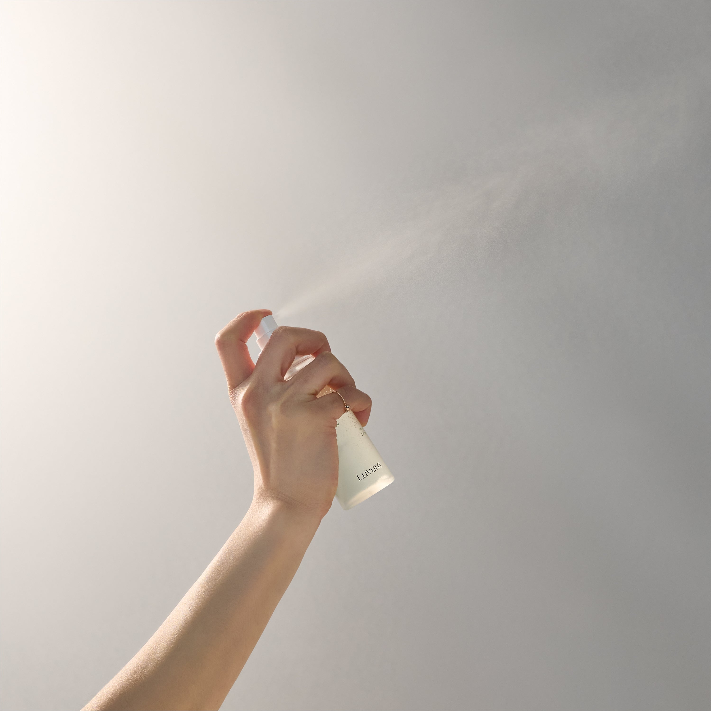 LUVUM CALMING REPAIR CICA GEL SERUM Lehké, gelové sérum v mlze s extraktem z centella 80 ml #4